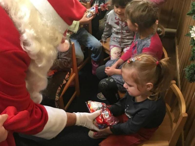 "Mikulás, Mikulás, kedves Mikulás..."