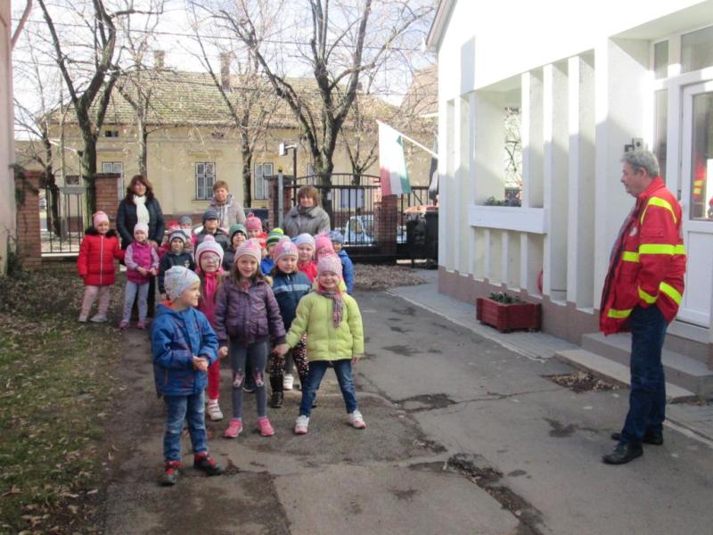 Gyomaendrődi Mentőállomáson jártak a Százszorszép Ovisok