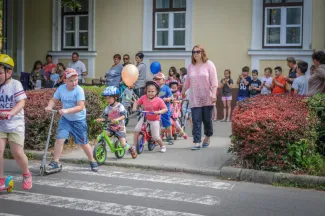 Gyermeknapi motoros felvonulás - Százszorszép Óvoda - Margaréta Óvoda