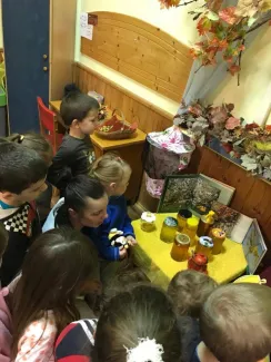 Mézes reggeli a Csemetekert Óvodában