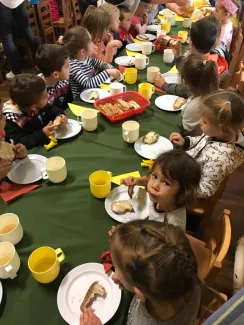 Mézes reggeli a Csemetekert Óvodában