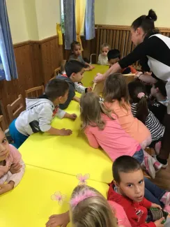 Mézes reggeli a Csemetekert Óvodában