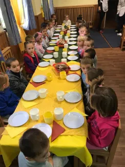 Mézes reggeli a Csemetekert Óvodában