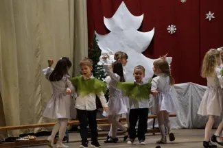 Százszorszép Óvoda - Ünnepi karácsonyi műsor 2017.