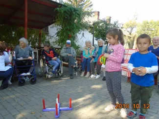 Generációk találkozása az Őszi Napsugár Idősek Otthonában