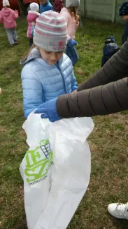 TeSzedd! Önkéntes akcióban vettünk részt óvodáink tisztább környezetéért