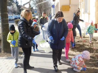 TeSzedd! Önkéntes akcióban vettünk részt óvodáink tisztább környezetéért