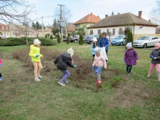 TeSzedd! Önkéntes akcióban vettünk részt óvodáink tisztább környezetéért