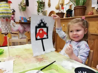 "Mi kell neked? Fatető, fatető, deszka madáretető!"