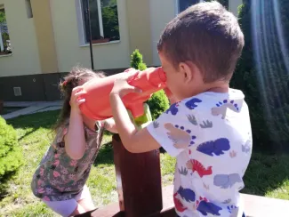 "Mit szeretünk? Játszani! Fűből ki sem látszani!" Százszorszép Óvoda 2021. tavaszi életképek