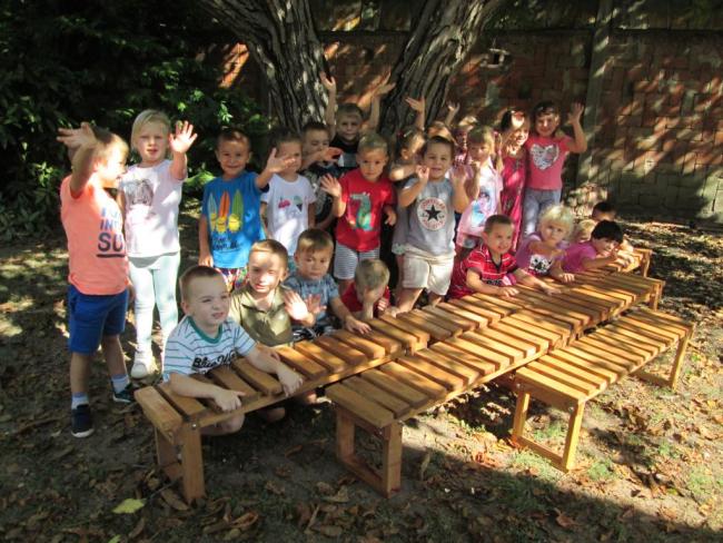 Ajándék padok a Százszorszép Ovinak