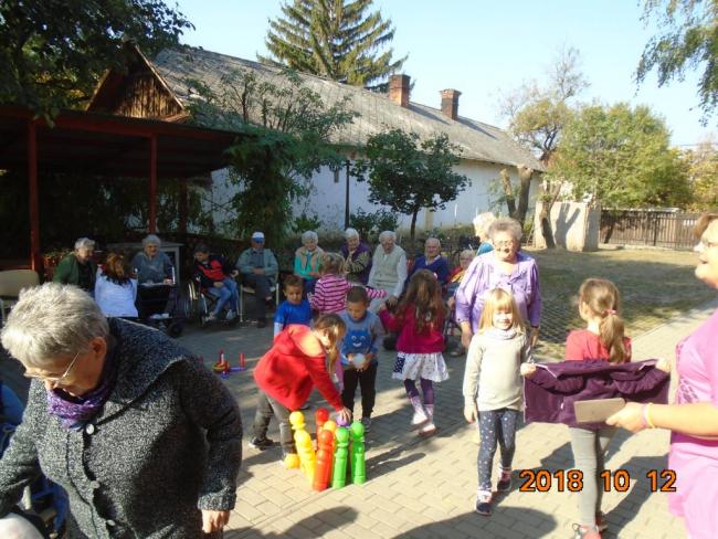 Generációk találkozása az Őszi Napsugár Idősek Otthonában
