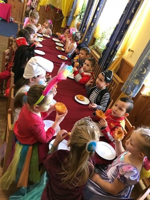 Farsangi hangulat a Csemetekert Óvodában