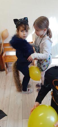 "Bál, bál, maszkabál..."